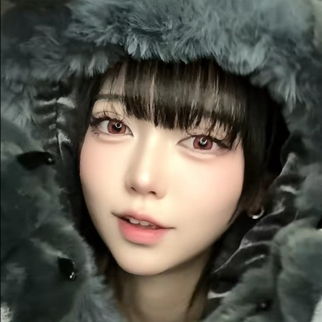 黒いもふもふのフードをかぶったマリナ。去年のハロウィンの仮装「ギャルブラッキー」